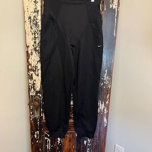 Women’s Nike Dri-Fit Training  Gym workout Pants. Size Medium.